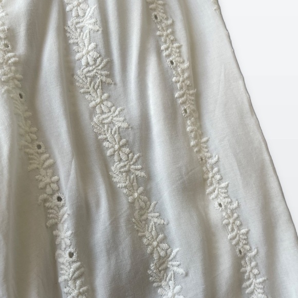 New Torrid White Hi-Lo Eyelet & Lace blouse - Picture 6 of 8